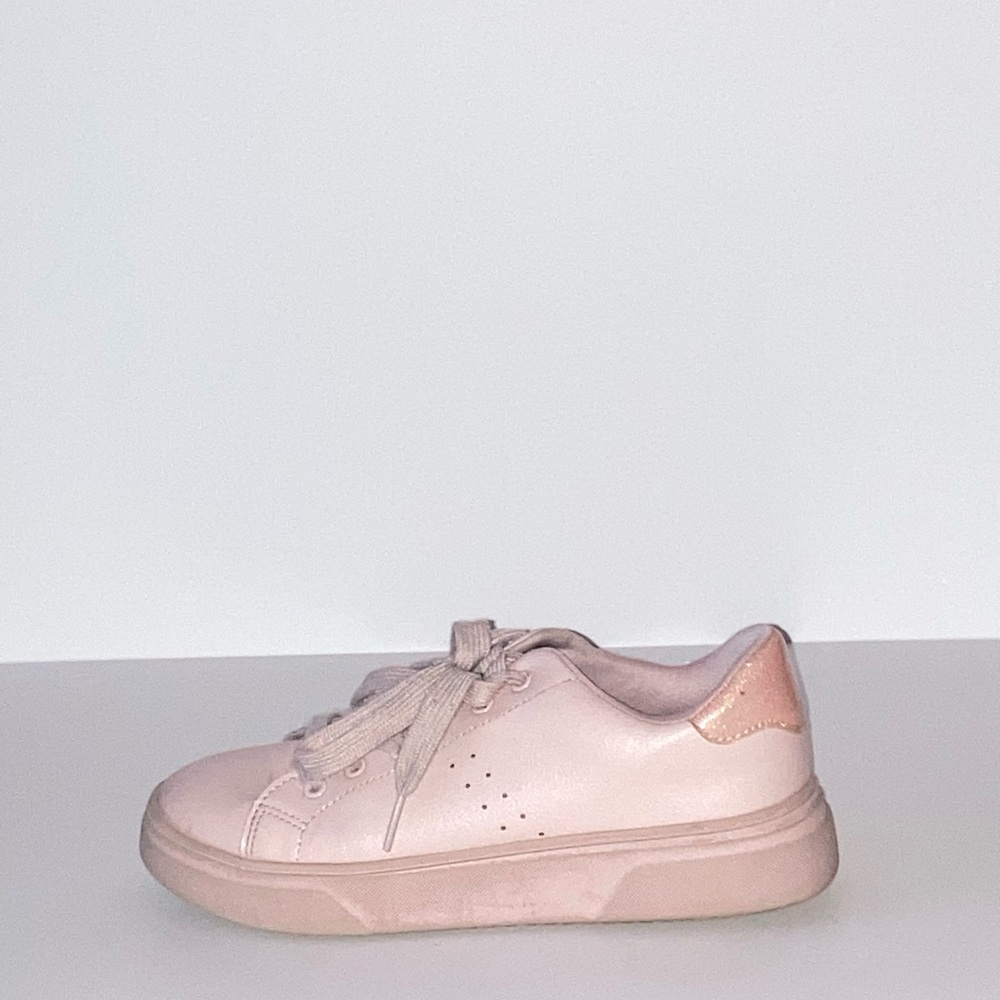 Pink tennis shoes